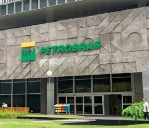 Leia mais sobre o artigo Petrobras estuda entrada em energia nuclear com reator modular