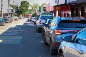 Leia mais sobre o artigo Zona azul gratuita busca criar vagas de estacionamento em Naviraí