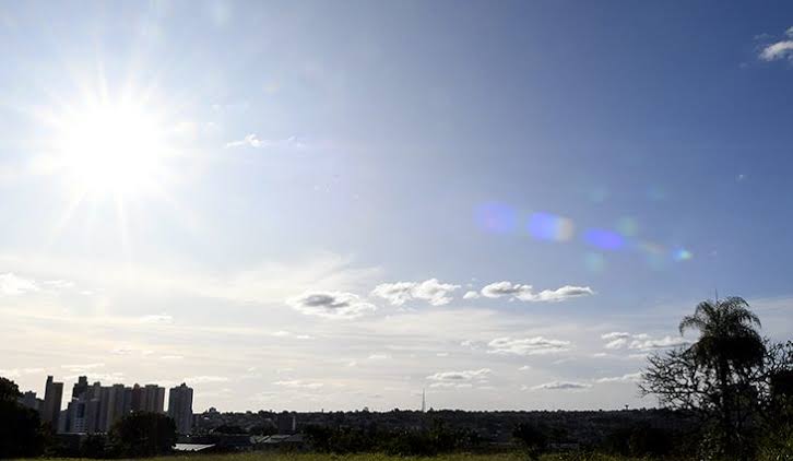 No momento, você está visualizando Tempo firme e seco marca quinta e sexta em MS, com máximas de até 34°C