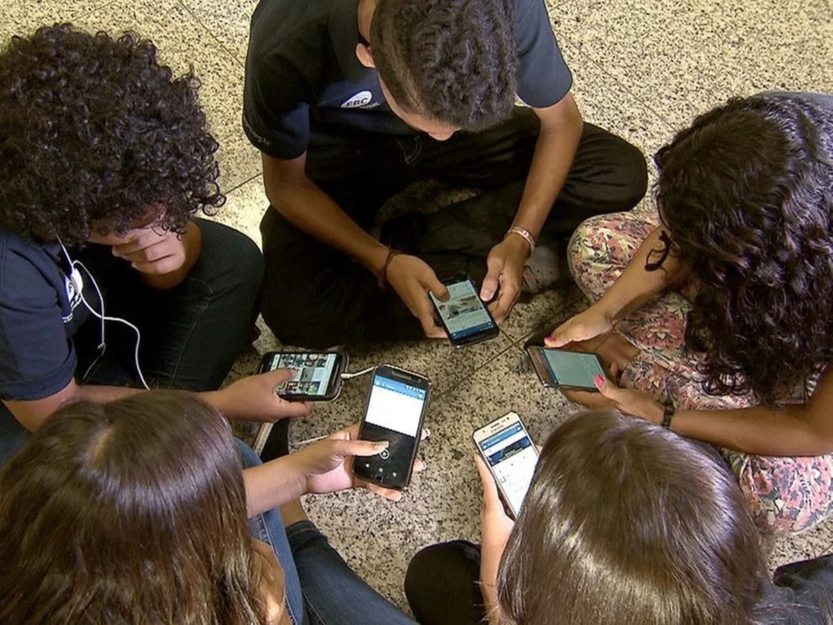 No momento, você está visualizando UE quer reforçar segurança digital de crianças com limites para redes sociais
