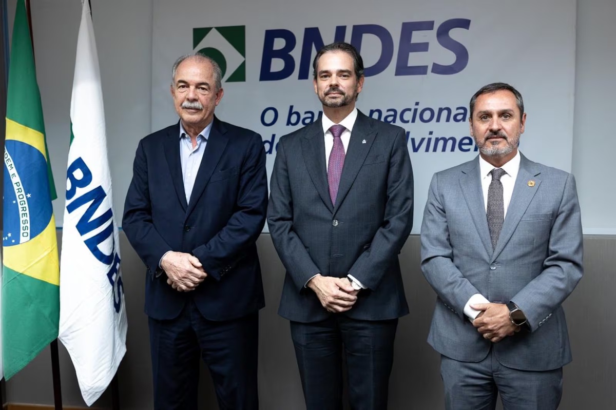 No momento, você está visualizando BNDES, PF e Interpol discutem parceria contra lavagem de dinheiro