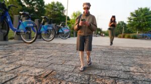 Leia mais sobre o artigo CHINELOS EM ALTA: Veja como montar looks