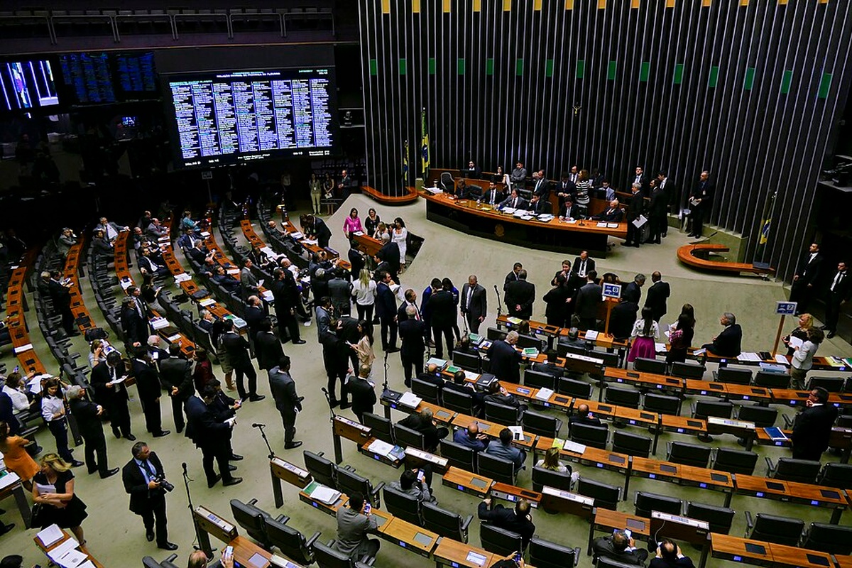 No momento, você está visualizando Congresso instala nesta sexta comissão sobre fim da taxa das blusinhas
