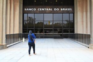 Leia mais sobre o artigo DINHEIRO ESQUECIDO: R$ 5,1 bilhões ainda estão disponíveis em bancos, segundo BC