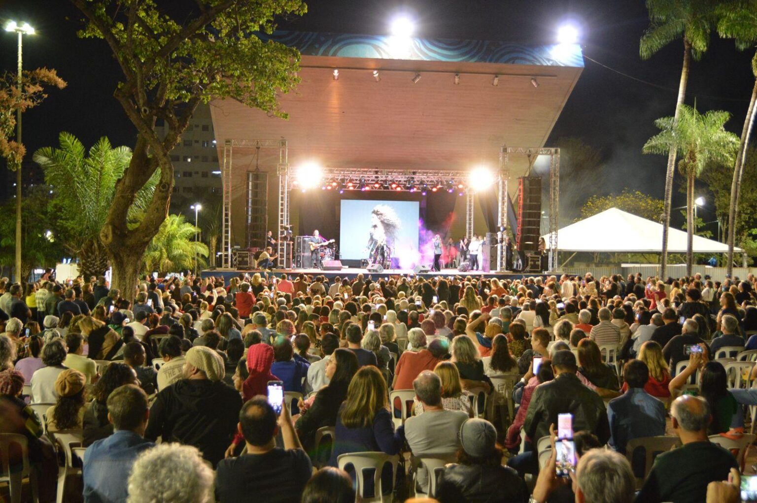 No momento, você está visualizando Praça do Rádio em Campo Grande recebe Noite da Seresta com programação musical