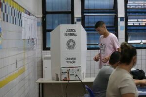 Leia mais sobre o artigo ELEIÇÕES 2026: Adolescente cria plataforma para ajudar nova geração de eleitores nas urnas