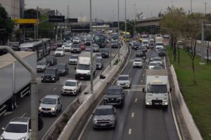 Leia mais sobre o artigo Brasil interrompe testes de radares que medem velocidade média em 8 estados