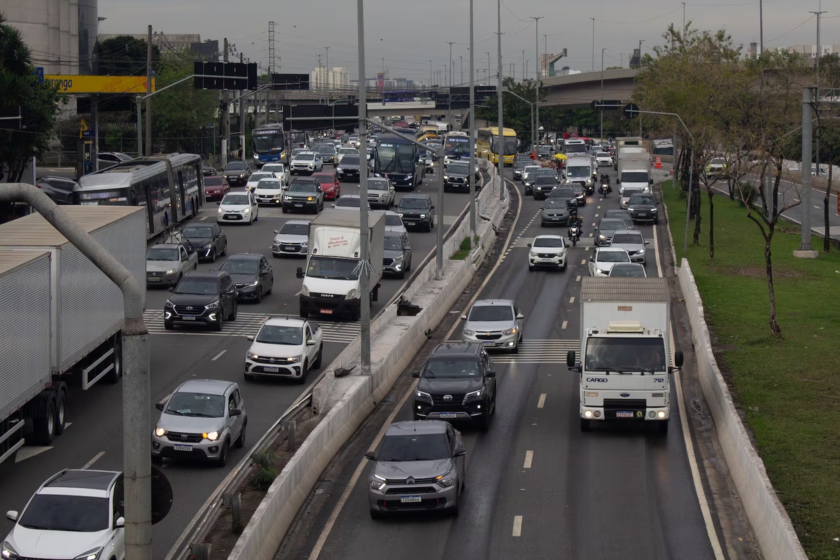 No momento, você está visualizando Brasil interrompe testes de radares que medem velocidade média em 8 estados