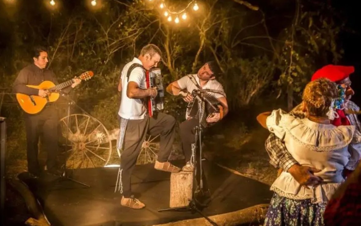 No momento, você está visualizando 8º Festival do Chamamé começa nesta quinta com entrada solidária e artistas do Brasil, Argentina e Paraguai