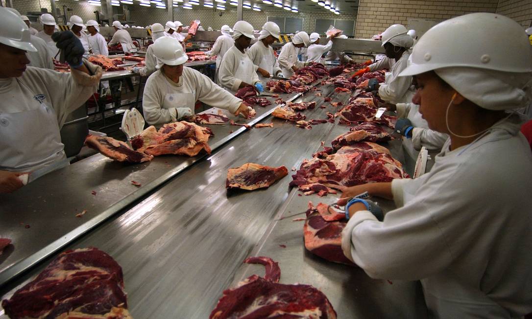 No momento, você está visualizando HOJE: UE começa a restringir entrada de carnes do Brasil; veja o impacto