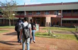 Leia mais sobre o artigo HOJE: UFGD oferece cursos gratuitos e on-line de idiomas; veja como participar