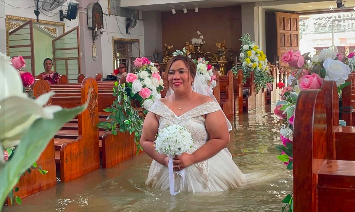 No momento, você está visualizando FILIPINAS: Noiva enfrenta enchente e entra em igreja alagada com água até a cintura para se casar; veja vídeo