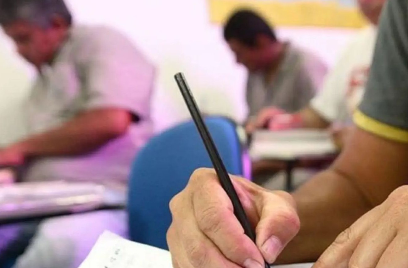 No momento, você está visualizando SEM TAXA: prefeitura de Paranaíba abre seletivo de nível médio e salário de R$ 2 mil
