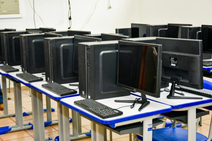 No momento, você está visualizando HOJE: Sejuv oferece curso gratuito de manutenção de computadores nesta segunda