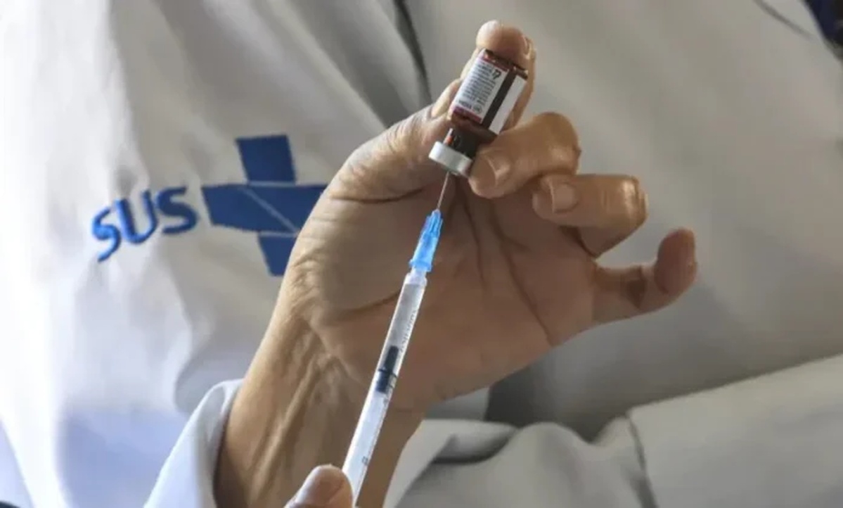 No momento, você está visualizando SUS começa a oferecer vacina contra pneumonia para pessoas com 85 anos ou mais