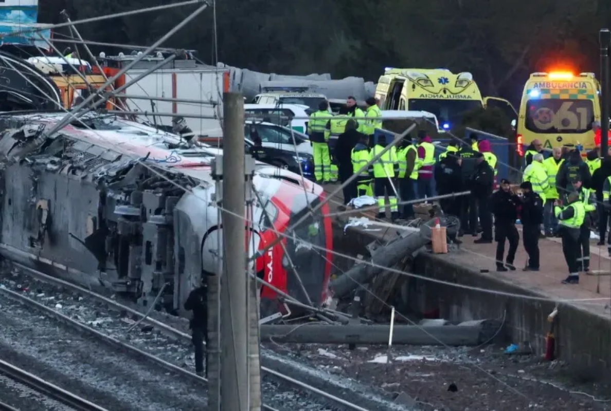 No momento, você está visualizando ACIDENTE NA ESPANHA: Colisão entre trens deixa ao menos 68 mortos
