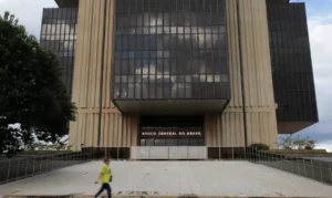 Leia mais sobre o artigo BC diz que número de endividados de “risco” sobe 75% e soma 20,3 milhões