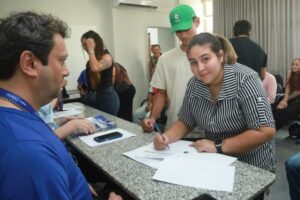 Leia mais sobre o artigo Prefeitura de Campo Grande assina termo de compromisso para mais 27 famílias realizarem sonho da casa própria