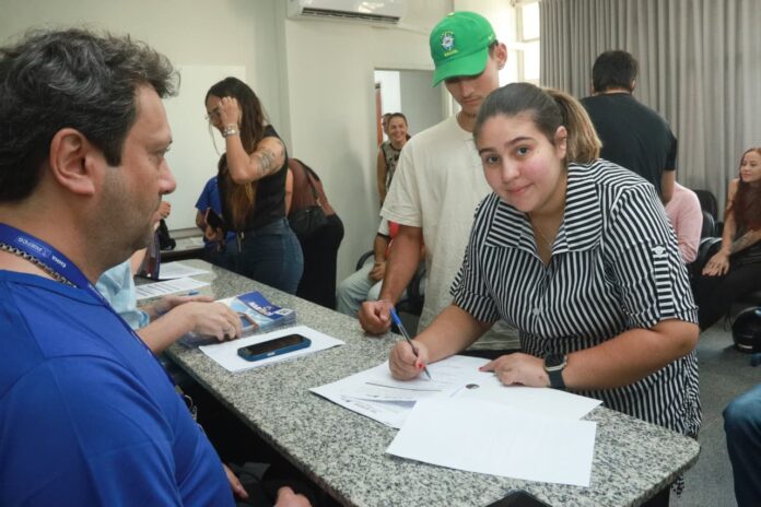 No momento, você está visualizando Prefeitura de Campo Grande assina termo de compromisso para mais 27 famílias realizarem sonho da casa própria