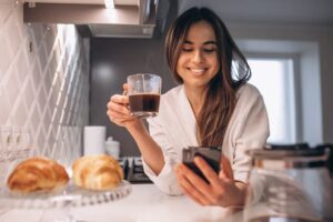 Leia mais sobre o artigo DIA INTERNACIONAL DO CAFÉ: Por que a bebida virou também um ritual de pausa na rotina