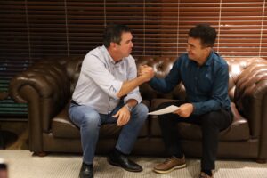 Leia mais sobre o artigo Prefeito se reúne com governador e garante 25 km de recapeamento para Dourados