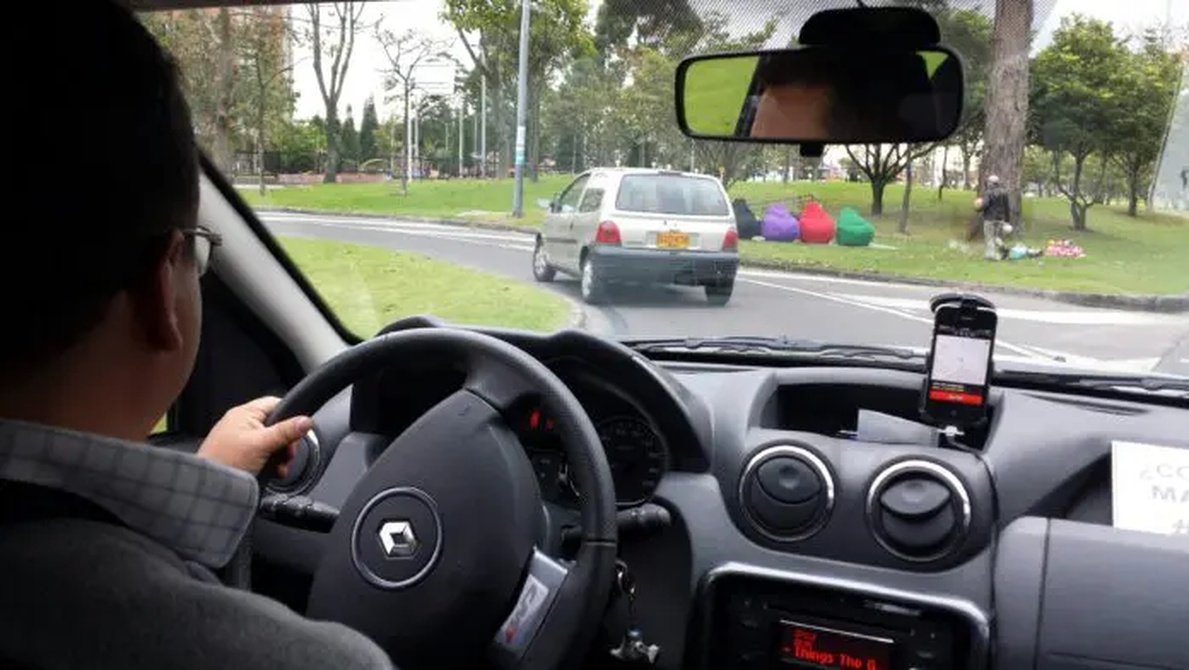 No momento, você está visualizando Governo autoriza contrato de R$ 30 bilhões para motoristas de aplicativos