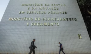 Leia mais sobre o artigo Governo pretende realocar R$ 20 bilhões no Orçamento de 2027