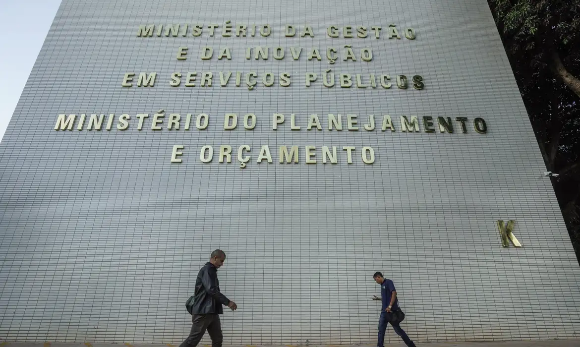 No momento, você está visualizando Governo pretende realocar R$ 20 bilhões no Orçamento de 2027