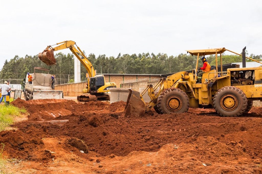 No momento, você está visualizando NAVIRAÍ: Obras com quase 4 km de drenagem vão resolver alagamentos na região do Harry Amorim