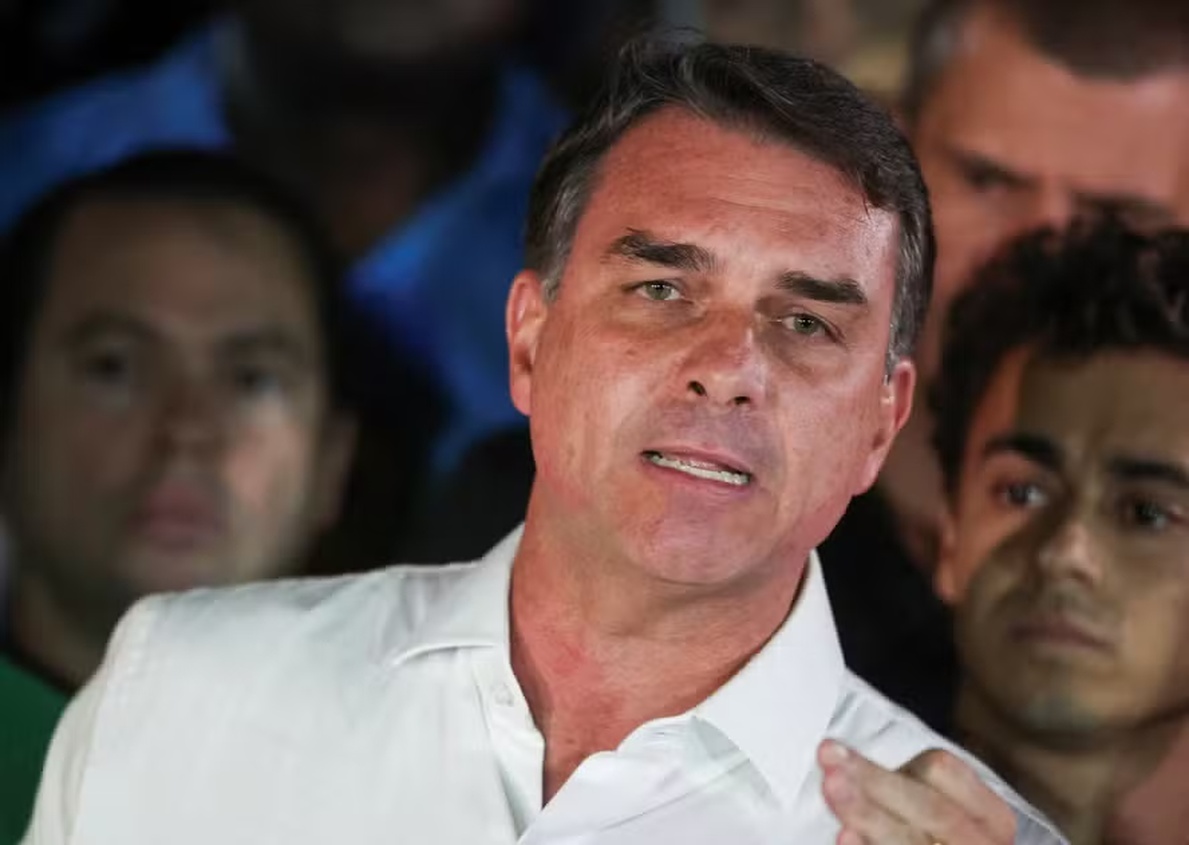 No momento, você está visualizando PF cancela passaportes de Flávio Bolsonaro após decisão de Moraes