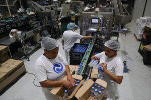 Leia mais sobre o artigo Produção industrial no Brasil frustra expectativa e volta a cair em agosto