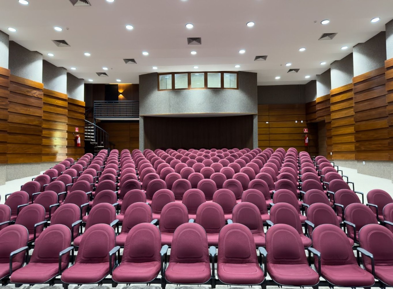 No momento, você está visualizando Sesc Teatro Prosa em Campo Grande recebe seis encontros gratuitos de literatura com artistas de sete estados