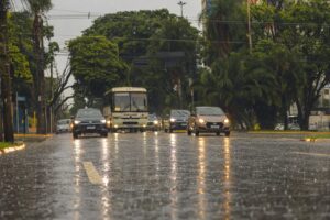 Leia mais sobre o artigo Chuva volta a Mato Grosso do Sul com risco de temporais e ventos de 70 km/h