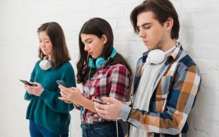 adolescentes-com-pior-saude-mental-passam-mais-tempo-em-telas