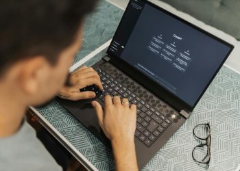 adolescentes-ja-usam-ia-para-licao-de-casa-nos-eua