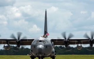 aviao-dos-eua-que-capturou-maduro-pousa-em-campo-grande