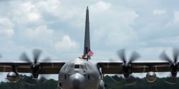 aviao-dos-eua-que-capturou-maduro-pousa-em-campo-grande