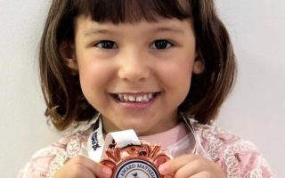 brasileira-de-4-anos-ganha-medalha-em-competicao-de-matematica