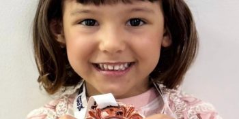 brasileira-de-4-anos-ganha-medalha-em-competicao-de-matematica