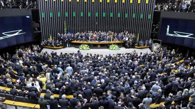 camara-aprova-urgencia-contra-sigilo-em-despesas-publicas