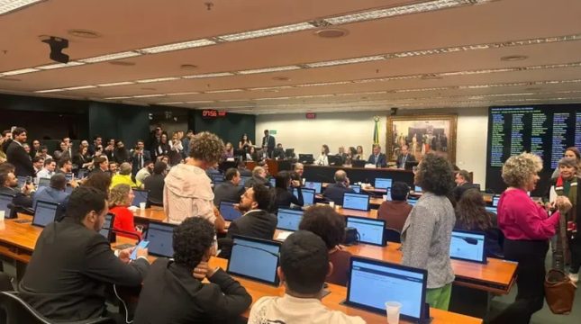 ccj-da-camara-aprova-pec-que-reduz-maioridade-penal