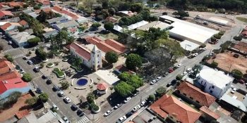 cidade-onde-tudo-se-resolve-a-pe-tem-menos-de-mil-moradores