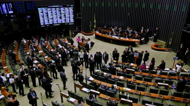 congresso-deve-avancar-com-misoginia-e-preco-dos-combustiveis