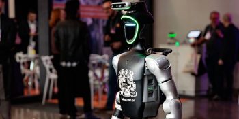conheca-tobias-o-robo-humanoide-chines-com-jeitinho-brasileiro