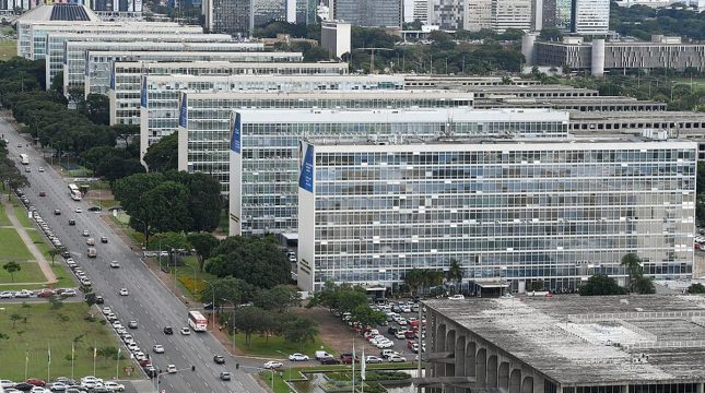 divida-bruta-do-setor-publico-do-brasil-sobe-para-819-do-pib