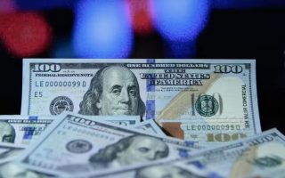 dolar-cai-quase-1-e-ibovespa-recua-apos-reeleicao-de-lula