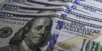dolar-opera-queda-ibovespa-supera-208-mil-pontos