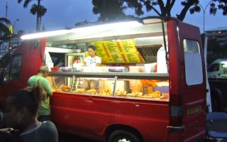 dourados-abre-vagas-comercio-natal-encantado