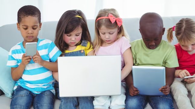 eca-digital-entra-em-vigor-e-define-regras-para-criancas-na-internet