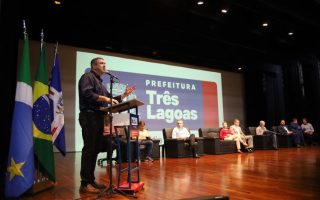 eduardo-riedel-assina-obra-pavimentacao-vale-celulose